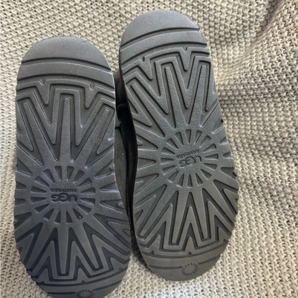 Ugg Short Grey Boots, Size 6‎ - Picture 6 of 6